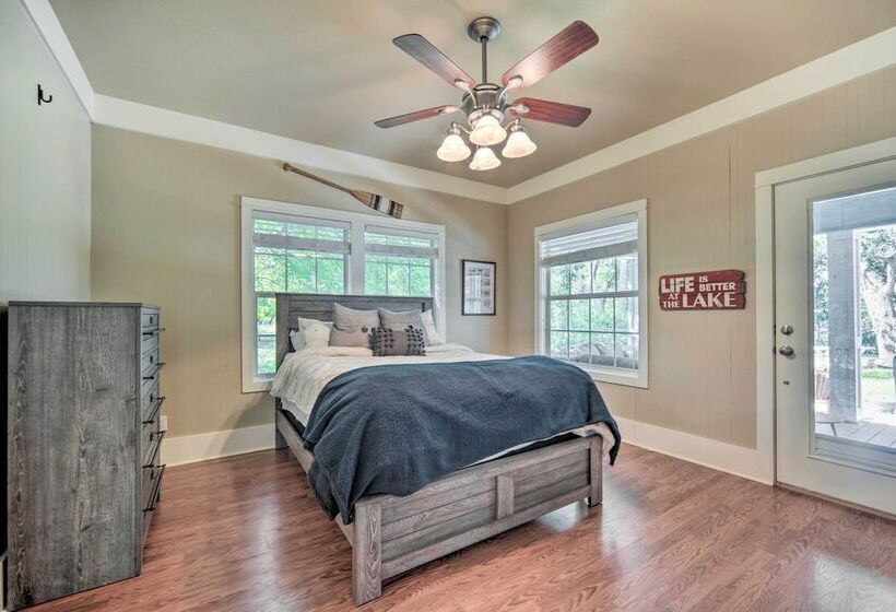 The Petite Lake House  In Seguin W/ Patio!