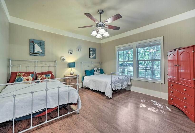 The Petite Lake House  In Seguin W/ Patio!