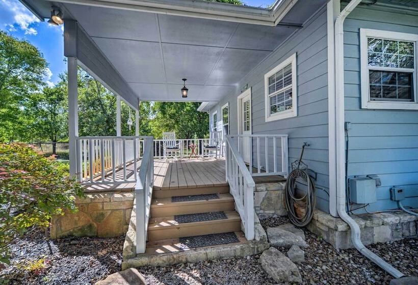 The Petite Lake House  In Seguin W/ Patio!