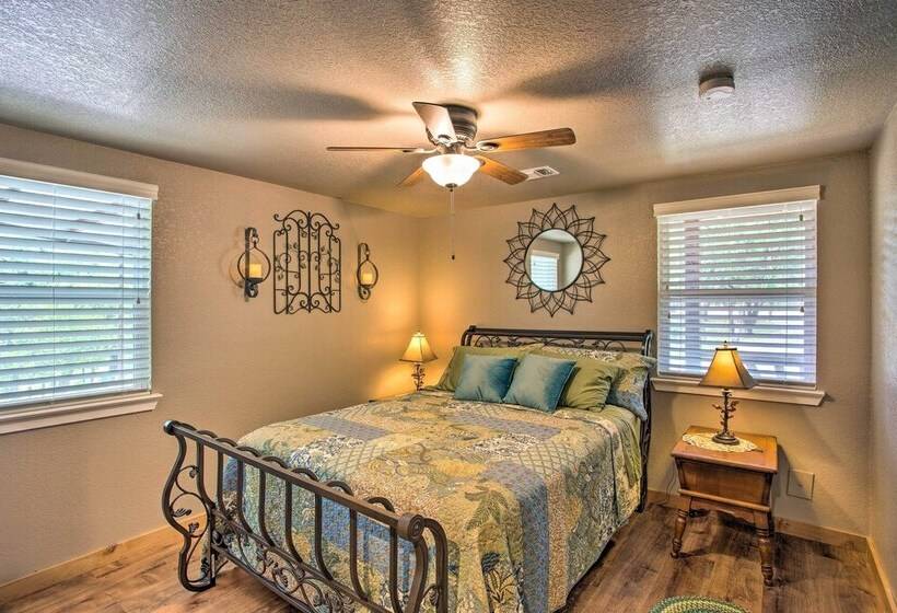 Tranquil Palo Pinto Home W/ Deck + Boat Dock!