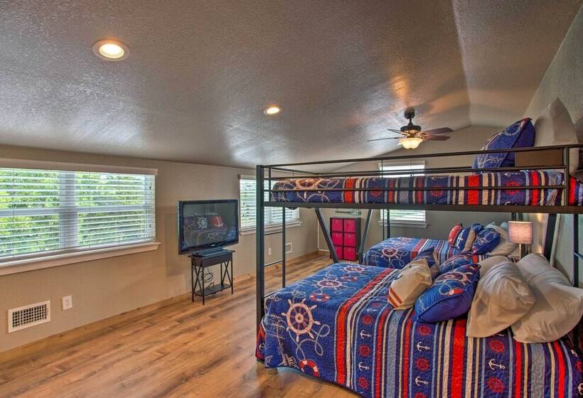 Tranquil Palo Pinto Home W/ Deck + Boat Dock!