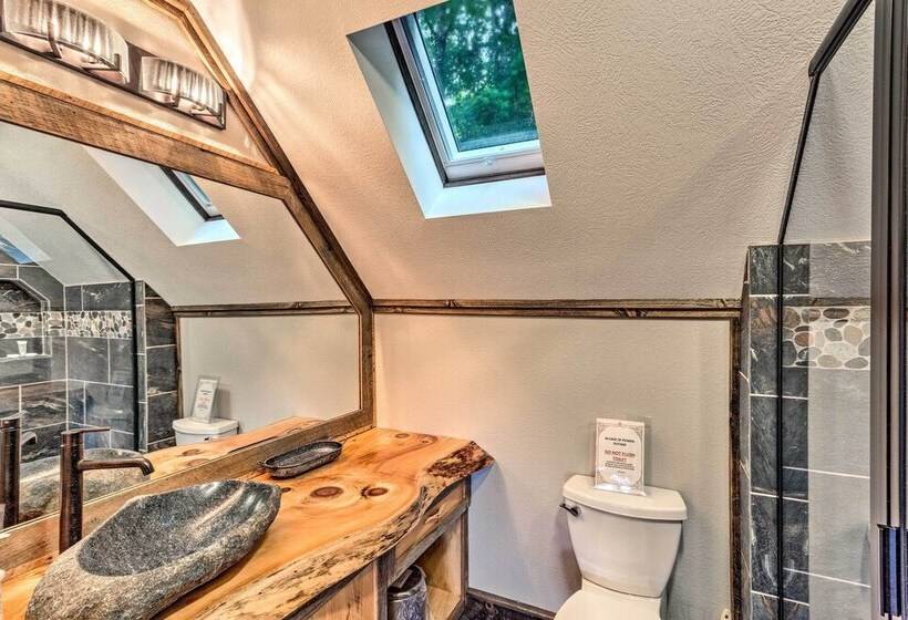 3 Mi To Beech Mtn: Treetop Cabin W/ Deck & Views