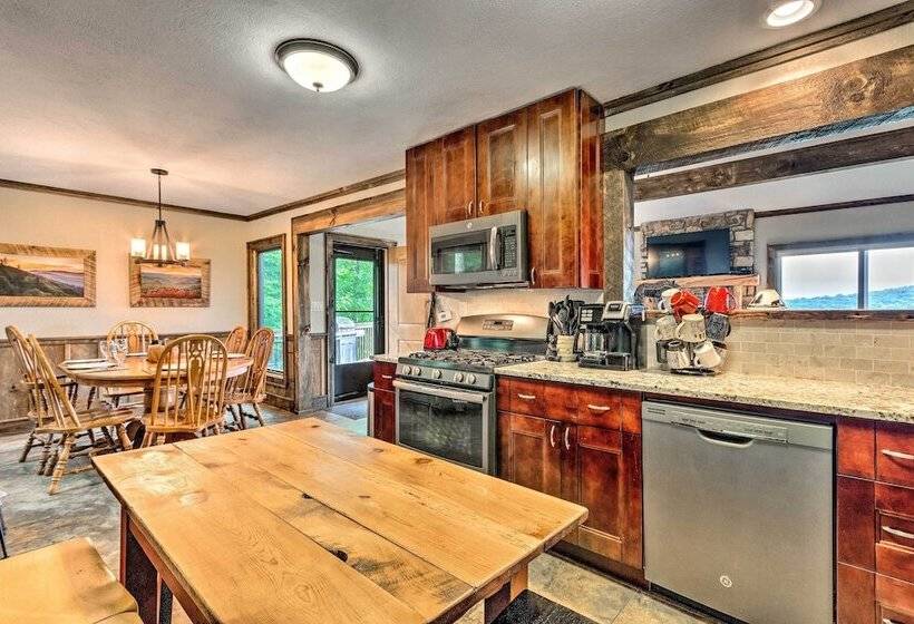 3 Mi To Beech Mtn: Treetop Cabin W/ Deck & Views