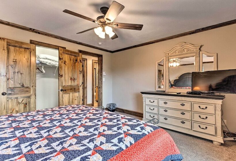 3 Mi To Beech Mtn: Treetop Cabin W/ Deck & Views