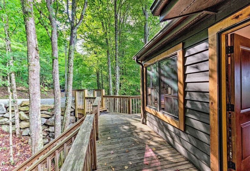 3 Mi To Beech Mtn: Treetop Cabin W/ Deck & Views