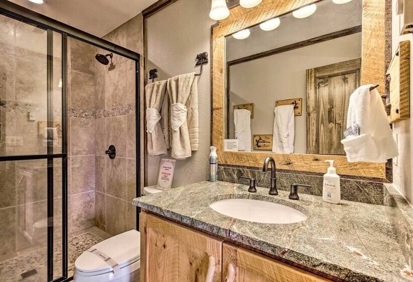 3 Mi To Beech Mtn: Treetop Cabin W/ Deck & Views