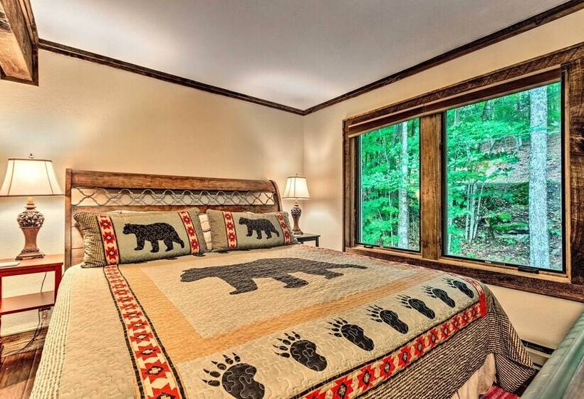 3 Mi To Beech Mtn: Treetop Cabin W/ Deck & Views