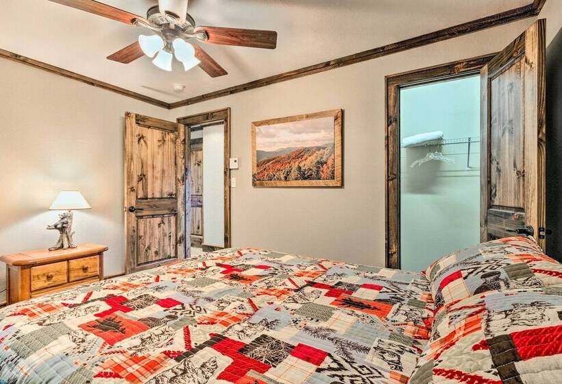 3 Mi To Beech Mtn: Treetop Cabin W/ Deck & Views