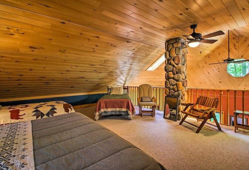 Trout Lake Cabin W/ Private Dock, Kayaks & Loft!