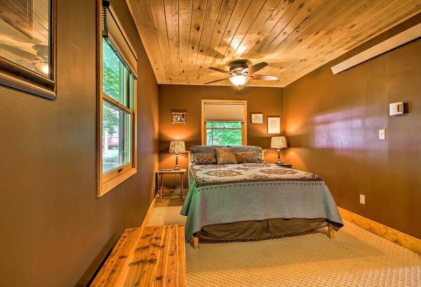 Trout Lake Cabin W/ Private Dock, Kayaks & Loft!