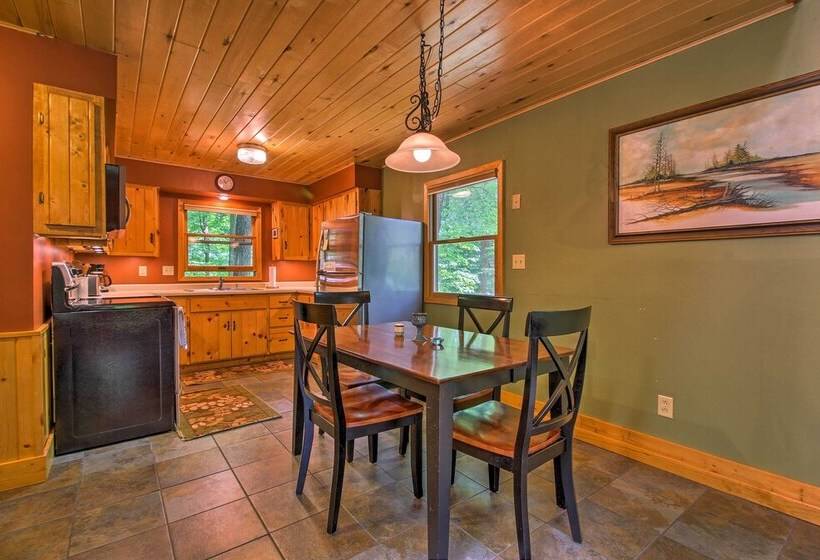 Trout Lake Cabin W/ Private Dock, Kayaks & Loft!