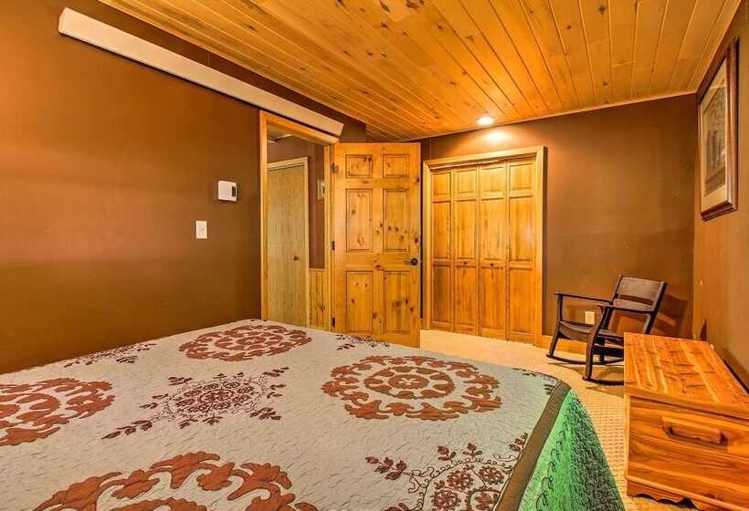 Trout Lake Cabin W/ Private Dock, Kayaks & Loft!