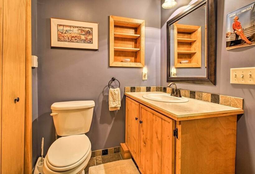 Trout Lake Cabin W/ Private Dock, Kayaks & Loft!