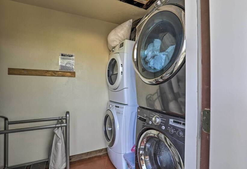 Tucson Casita With Courtyard, Hot Tub & Fire Pits!