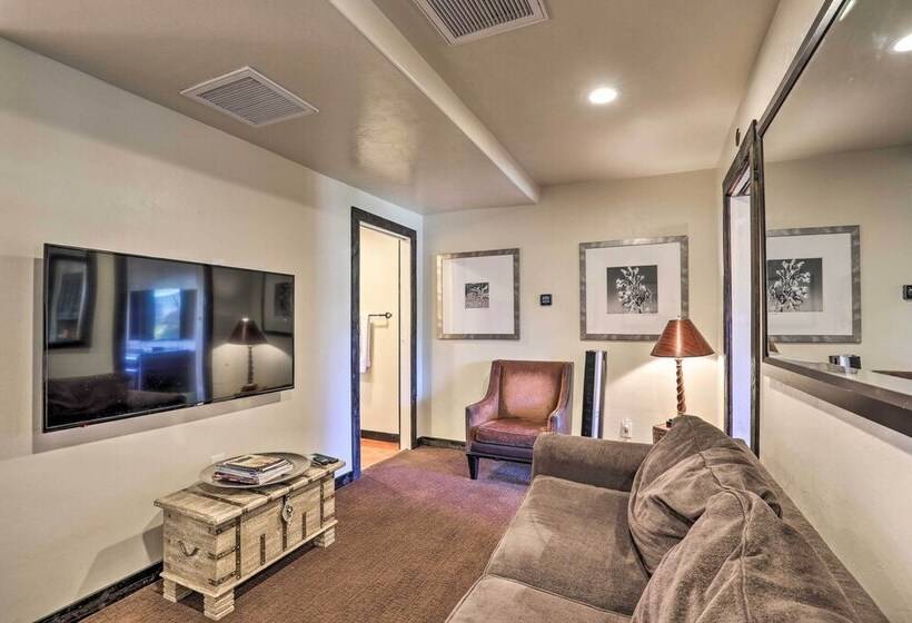 Tucson Casita With Courtyard, Hot Tub & Fire Pits!