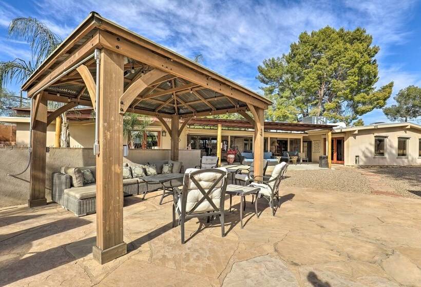 Tucson Casita With Courtyard, Hot Tub & Fire Pits!