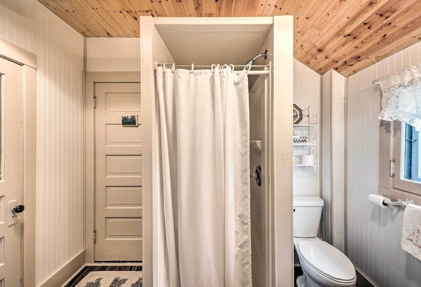 Twin Lakes Cottage: Walk To Elizabeth Lake!