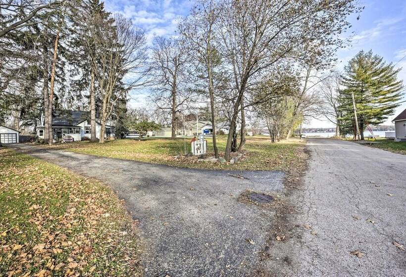 Twin Lakes Cottage: Walk To Elizabeth Lake!