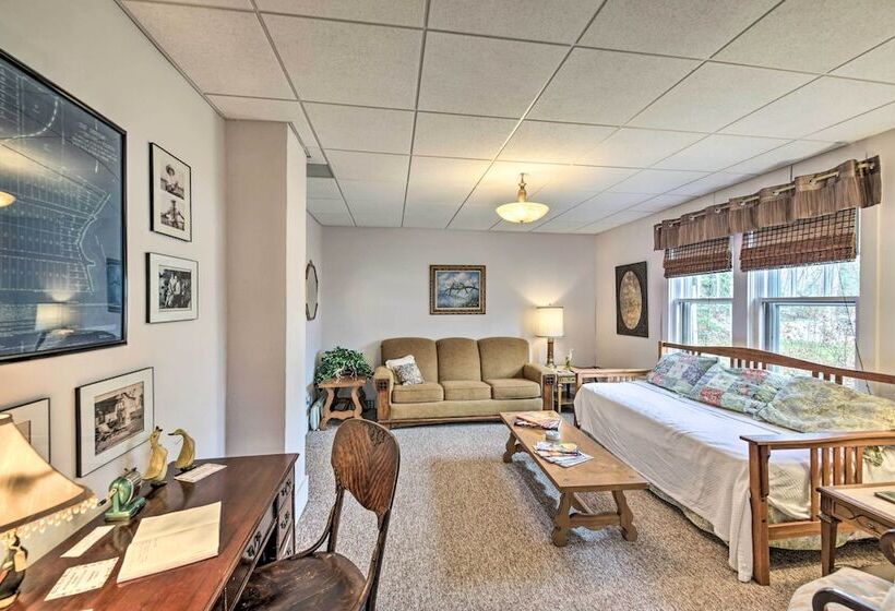 Twin Lakes Cottage: Walk To Elizabeth Lake!