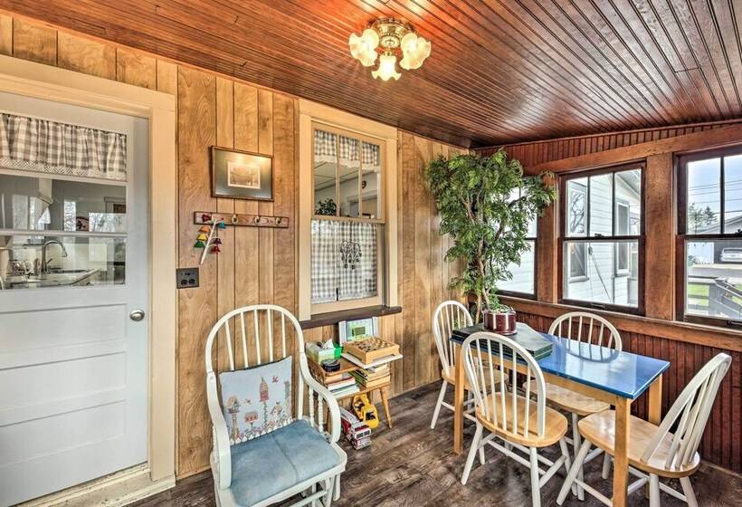 Twin Lakes Cottage: Walk To Elizabeth Lake!