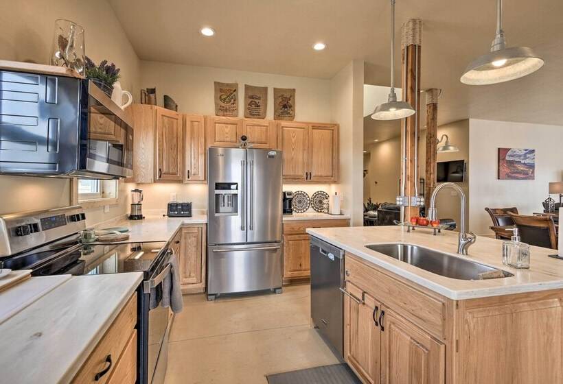 Unique Cortez Family Getaway W/ Mountain Views!