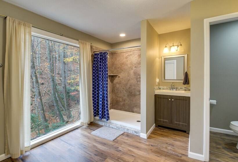 Updated Cobbly Nob Resort Home W/ Hot Tub!