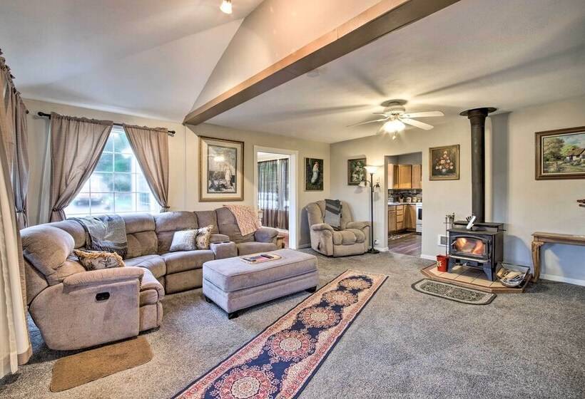 Updated Coos Bay Home ~ 2 Mi To Pacific Ocean