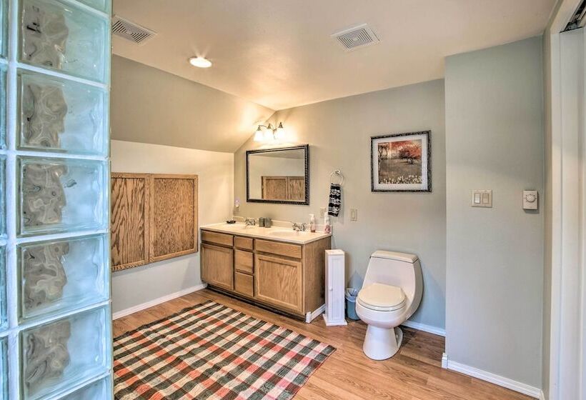 Updated Coos Bay Home ~ 2 Mi To Pacific Ocean