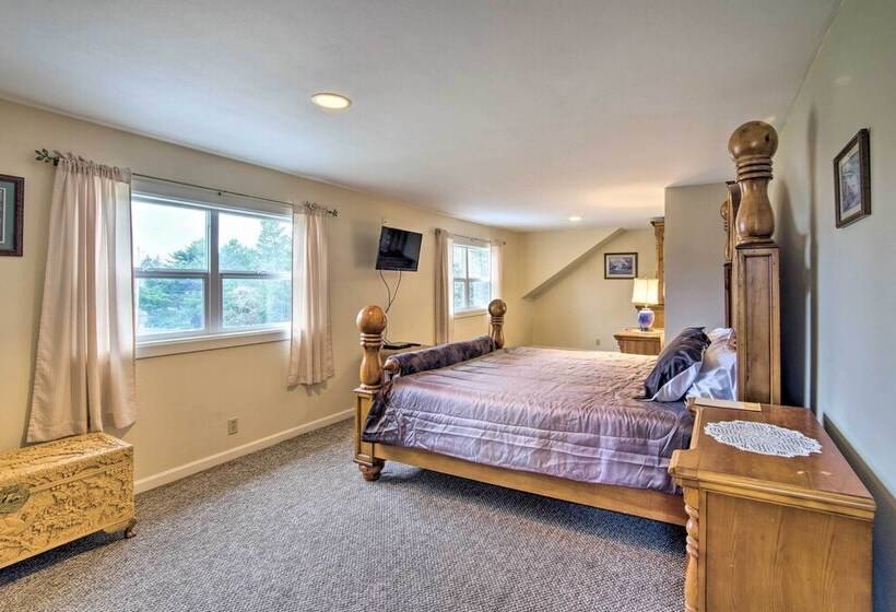 Updated Coos Bay Home ~ 2 Mi To Pacific Ocean