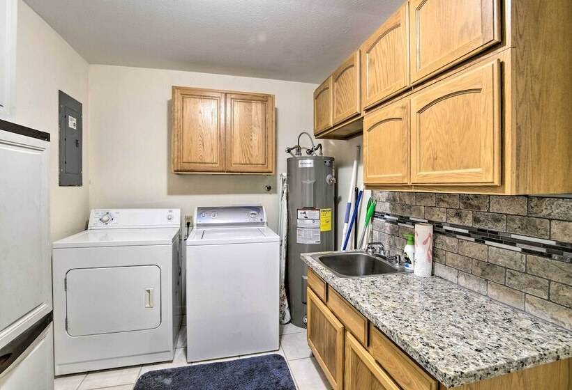 Updated Coos Bay Home ~ 2 Mi To Pacific Ocean