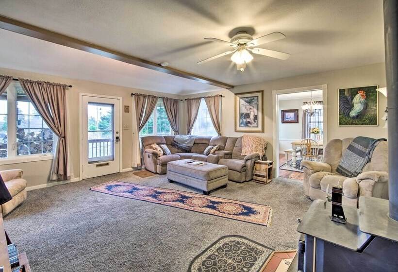 Updated Coos Bay Home ~ 2 Mi To Pacific Ocean