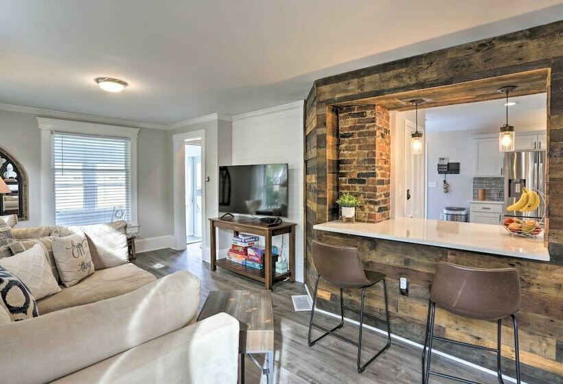 Pet Friendly Home   1/2 Mi To Downtown Willoughby!