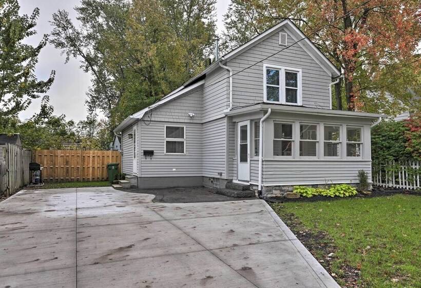 Pet Friendly Home   1/2 Mi To Downtown Willoughby!