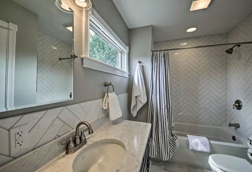 Updated Indianapolis Home, Walk To Lucas Oil!