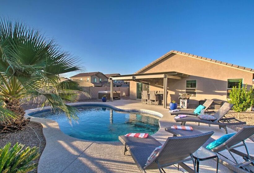 Backyard Oasis: Updated San Tan Valley Escape