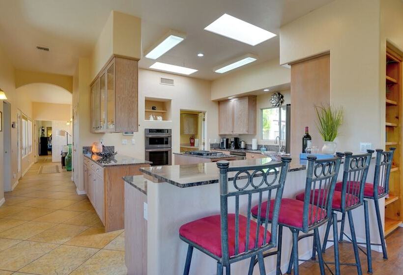 Updated Tucson Home W/ Panoramic Mtn Views & Pool!