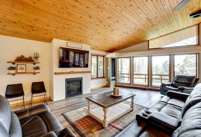 Upscale Cabin W/ Mountain Views + Large Game Room!