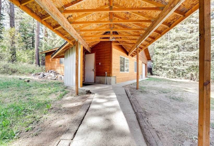 Upscale Cabin W/ Mountain Views + Large Game Room!