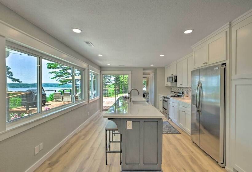Upscale Cottage With Furnished Lake View Deck!