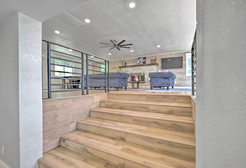 Upscale Cottage With Furnished Lake View Deck!