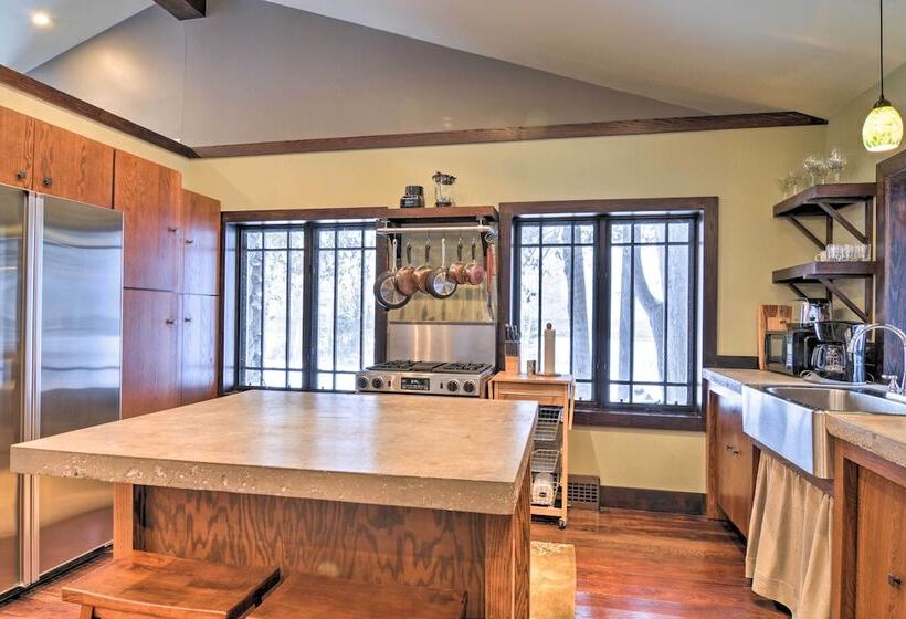 Upscale Earl Young Charlevoix Cottage W/ Deck!