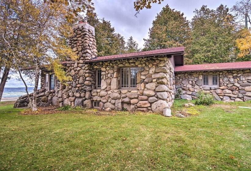 Upscale Earl Young Charlevoix Cottage W/ Deck!