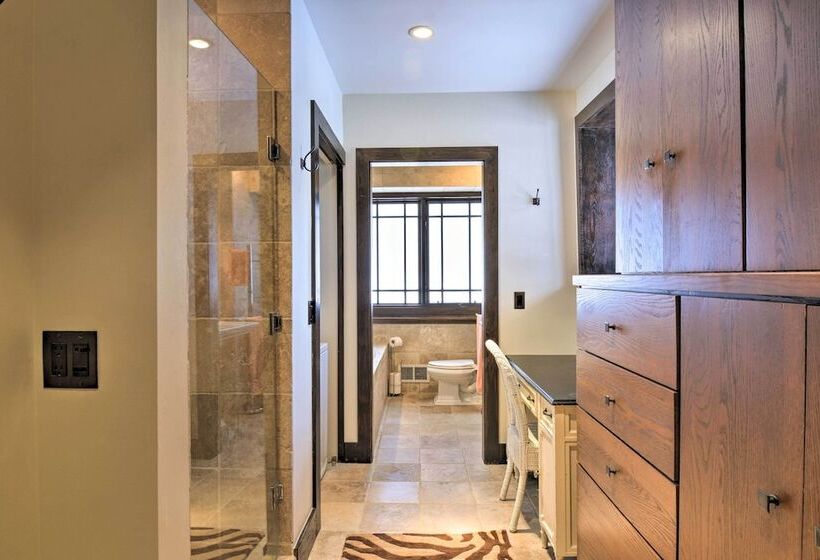 Upscale Earl Young Charlevoix Cottage W/ Deck!