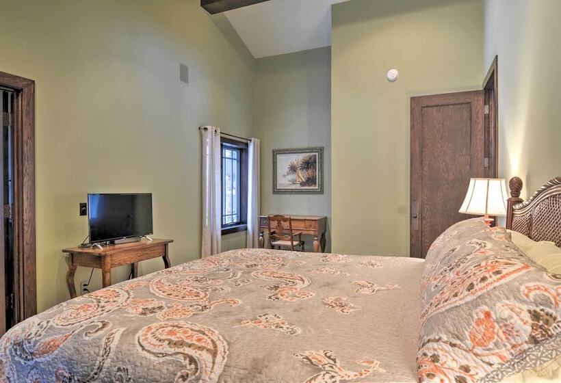 Upscale Earl Young Charlevoix Cottage W/ Deck!