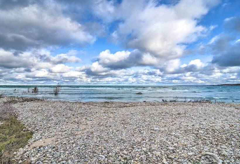 Upscale Earl Young Charlevoix Cottage W/ Deck!