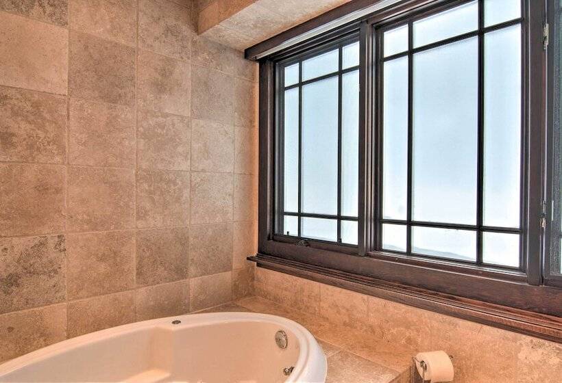 Upscale Earl Young Charlevoix Cottage W/ Deck!