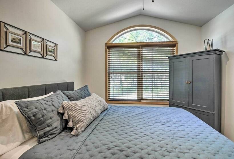 Upscale Family Cottage < 1 Mi To Higgins Lake