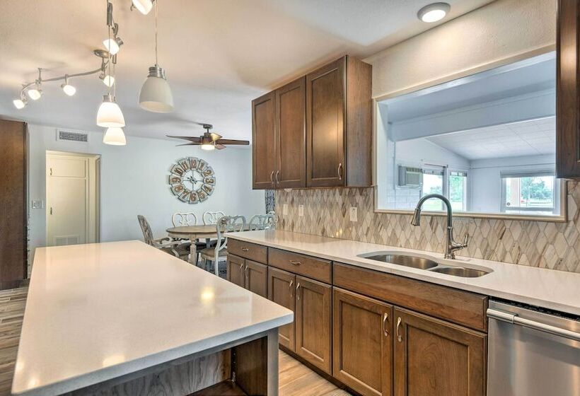 Upscale Sun City Home On South Golf Course