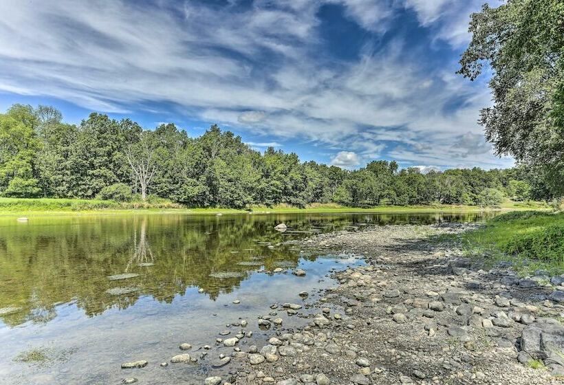Wallkill Riverfront Retreat: Canoe & Relax!