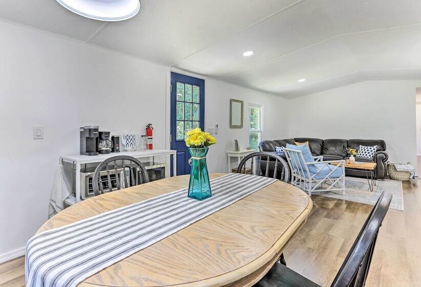 Wallkill Riverfront Retreat: Canoe & Relax!